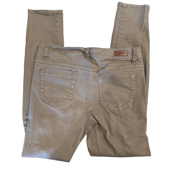 ALMOST FAMOUS DISTRESSED TAN
SKINNY JEANS SIZE 11 - Picture 8 of 12